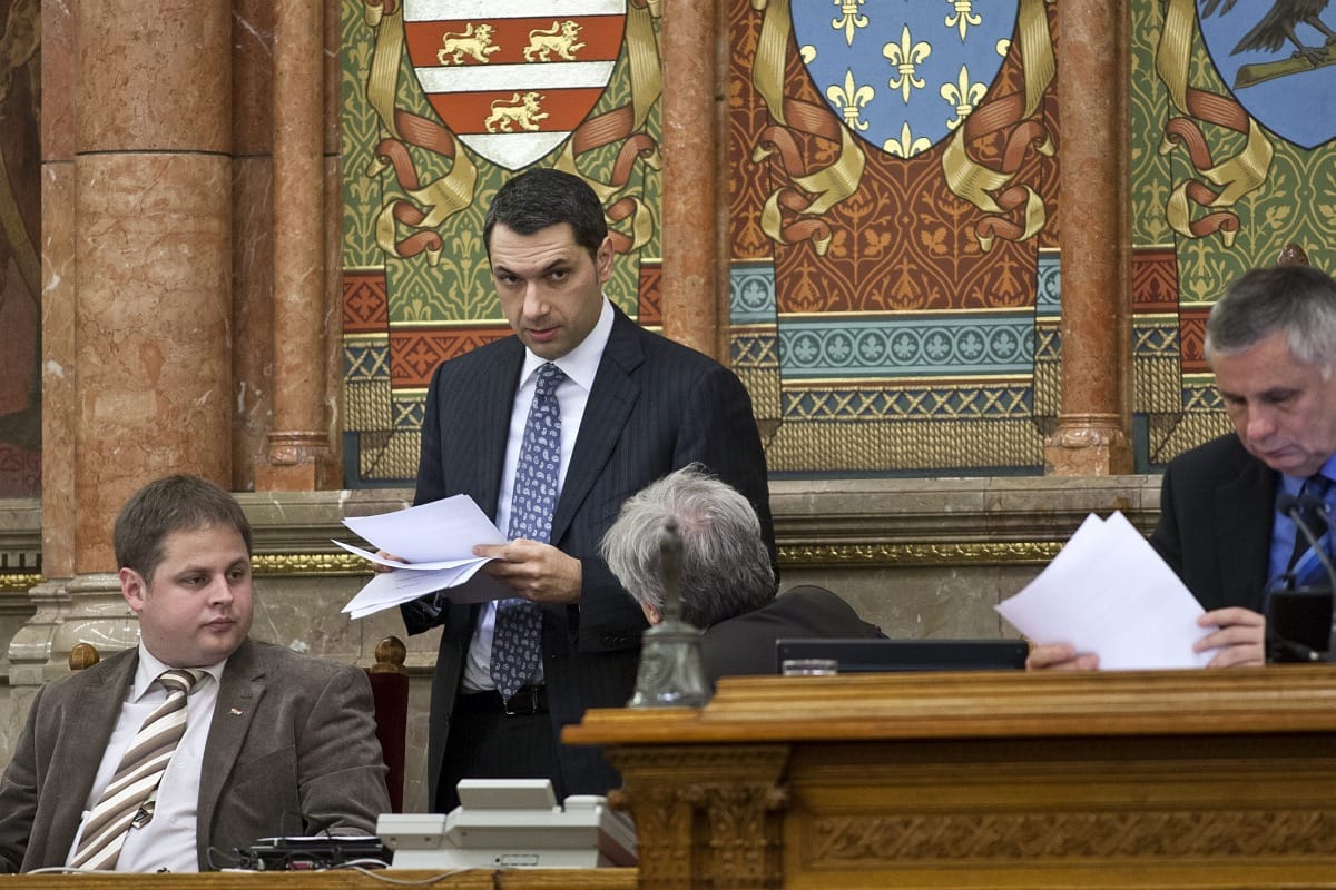 Meghátrált a Fidesz: így módosítanák a házszabályt
