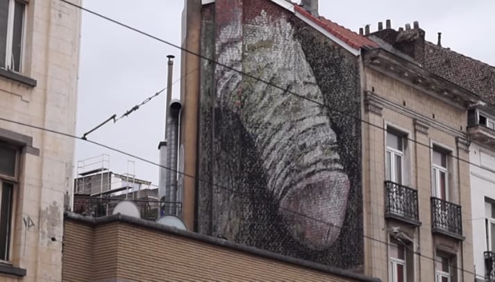 Brüsszel új kedvence az óriási fali pénisz - videó
