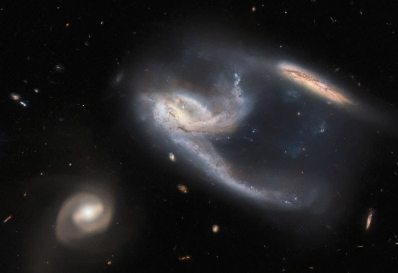Gigászi „csillaghajót” fotózott a Hubble tőlünk 425 millió fényévre