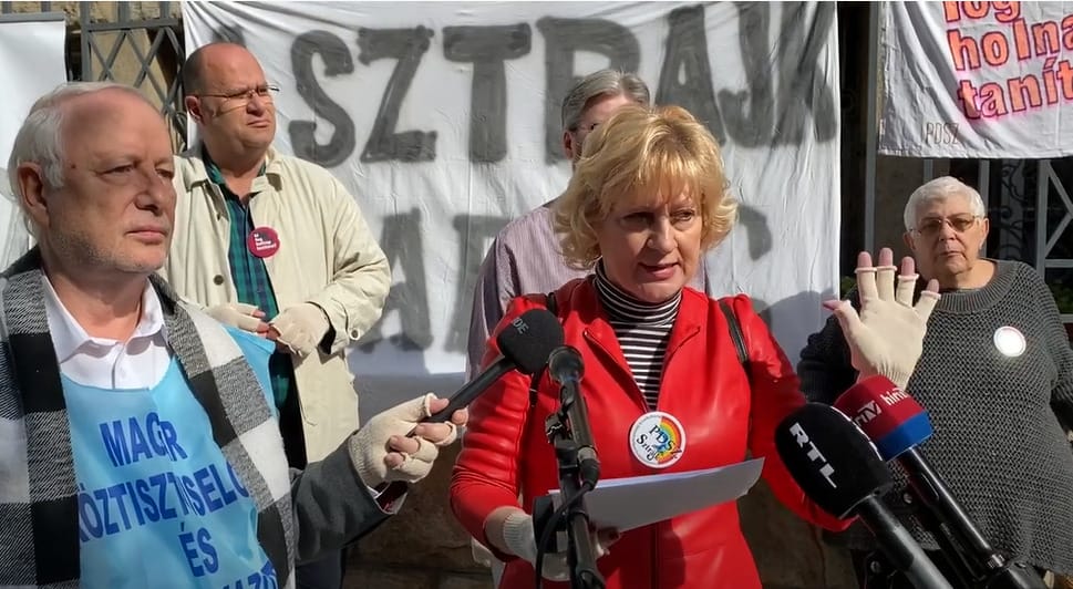 Szakszervezetek: A tanárok kordont bontottak, mint hajdanán a Fidesz 