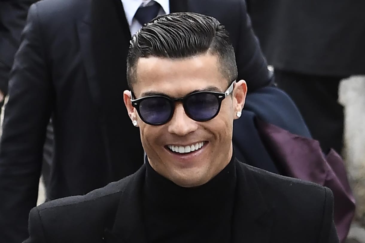 Ronaldo újra magára húzza a portugál válogatott mezét