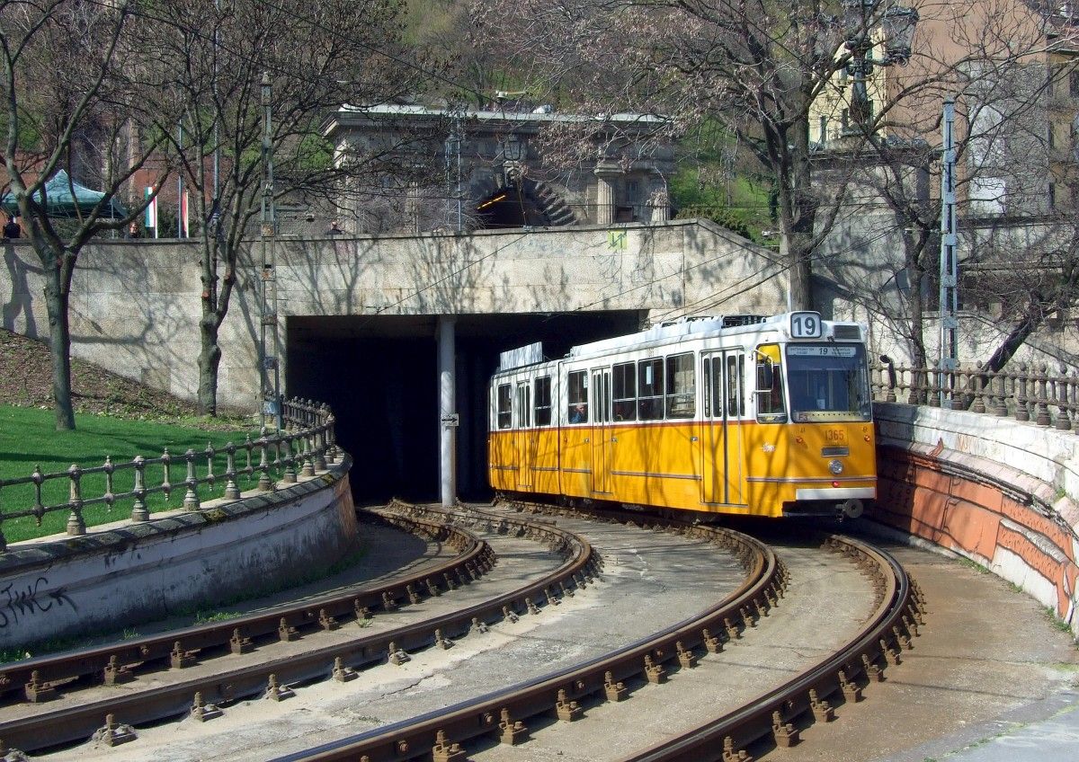 Alagútépítés: Megkurtítják év végéig két budai villamos vonalát