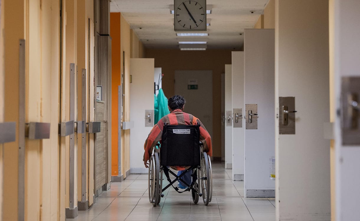 Több mint két év késéssel kárpótolják a rokkantnyugdíjasokat a jogellenesen csökkentett juttatásukért
