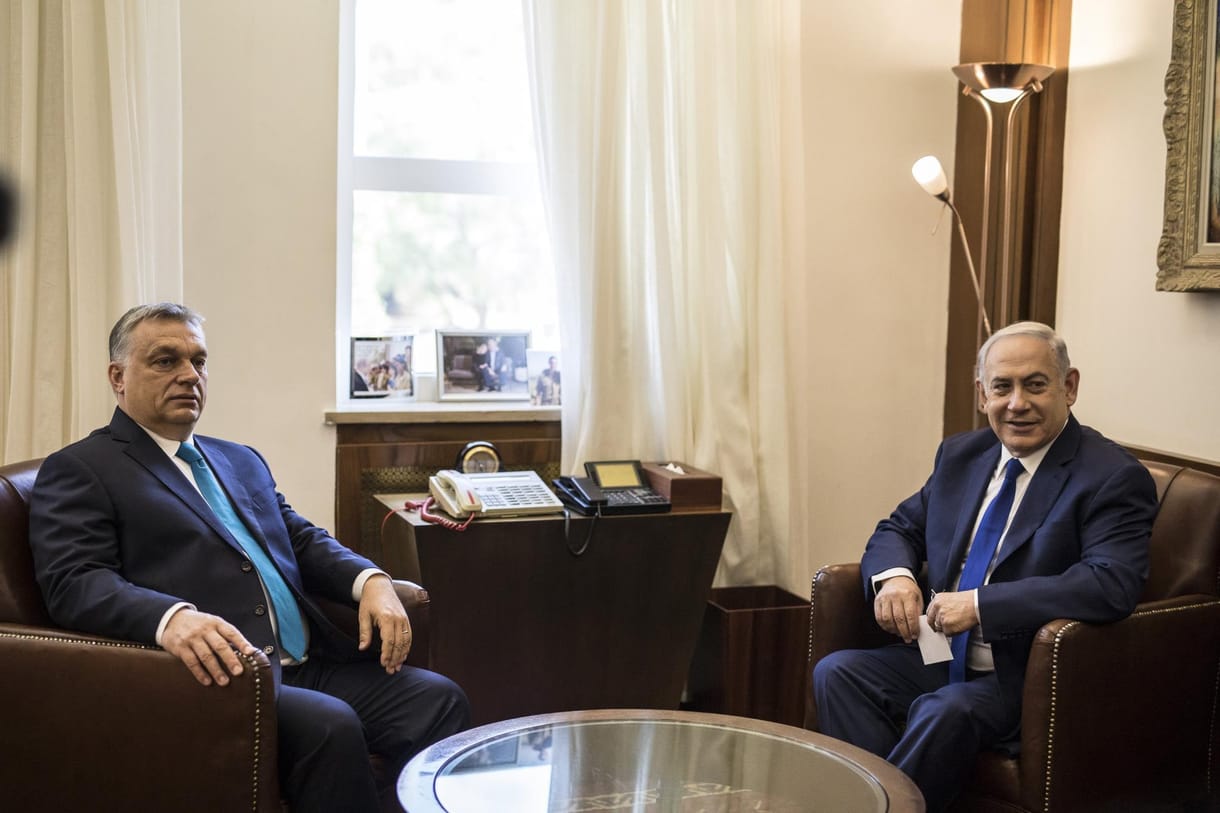 Így (nem) tájékoztat a közmédia: Orbán faültetése jöhet, a tüntetés már nem