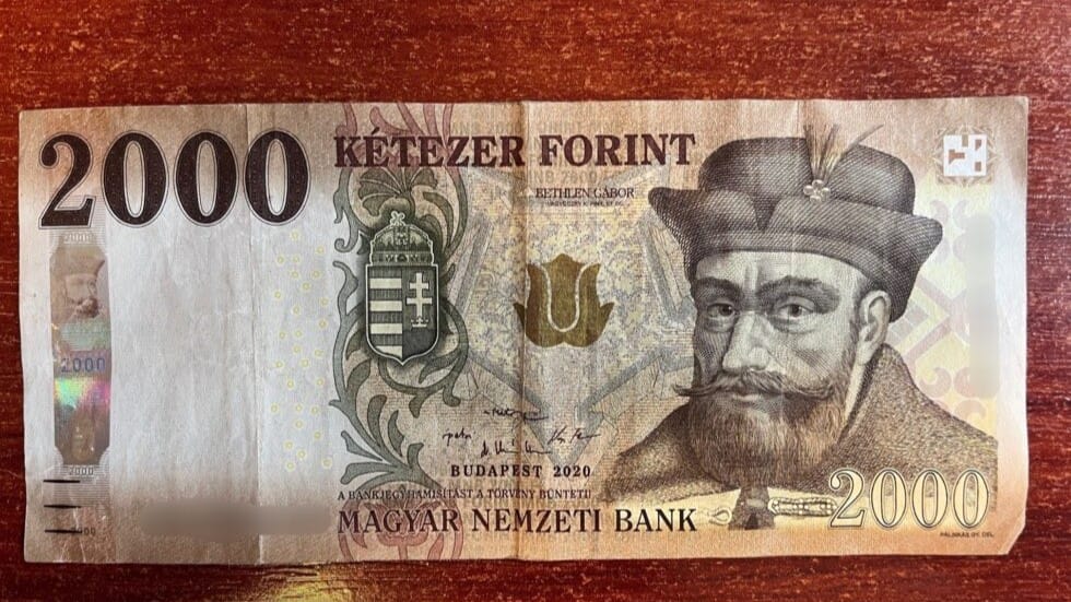 „Ez itt van, igyatok egy kólát” – kétezer forinttal próbálta megvesztegetni a rendőröket