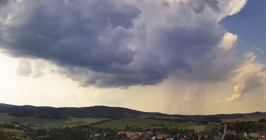 Besárgult az egész ország, viharok jönnek