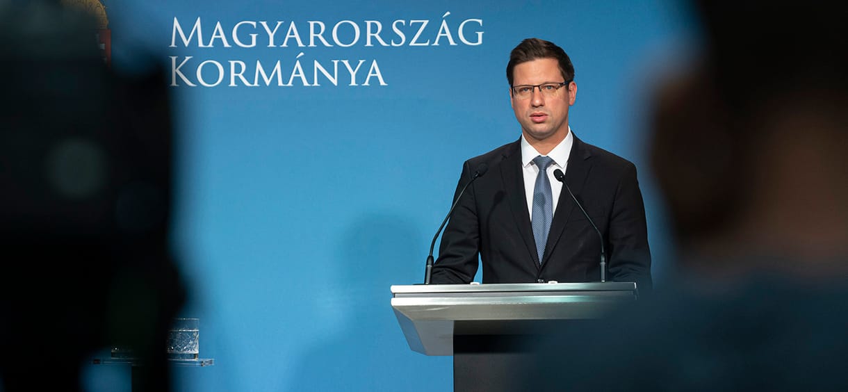 Csúsztat a kormány, amikor azt állítja: adósrabszolgává teszi az EU a magyarokat