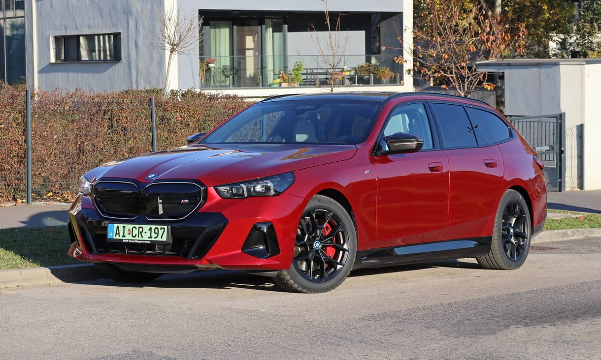 Sportkocsikat reggelizik és családot fuvaroz: teszten a BMW első 600+ lóerős kombija