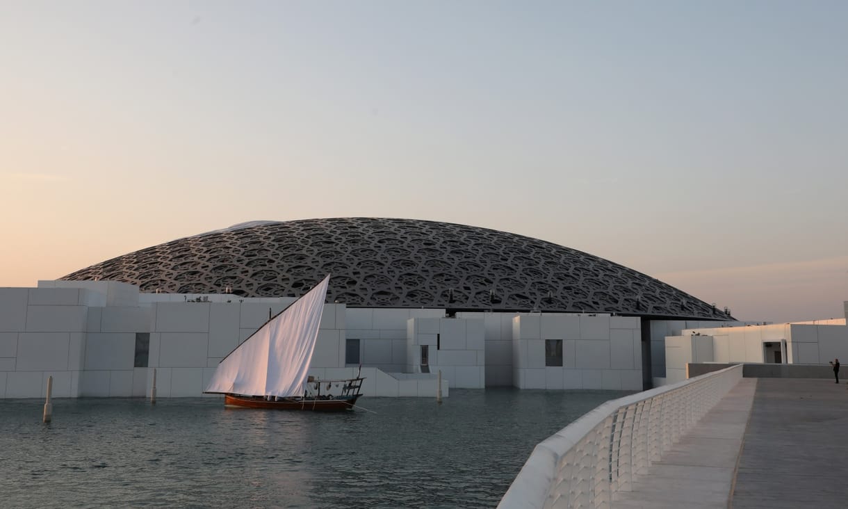 Zseniális épületet kapott a Perzsa-öbölben megnyíló Louvre
