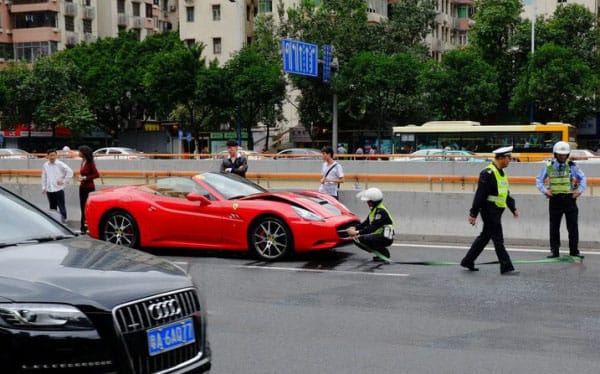 Ferrari-ünnepen ütközött egy California és egy 458 Italia - fotók
