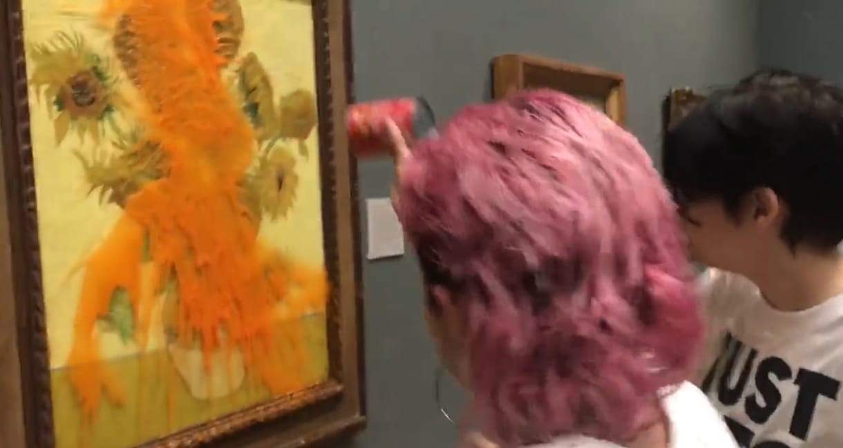 Paradicsomlét öntöttek Van Gogh 36 milliárd forint értékű festményére – videó