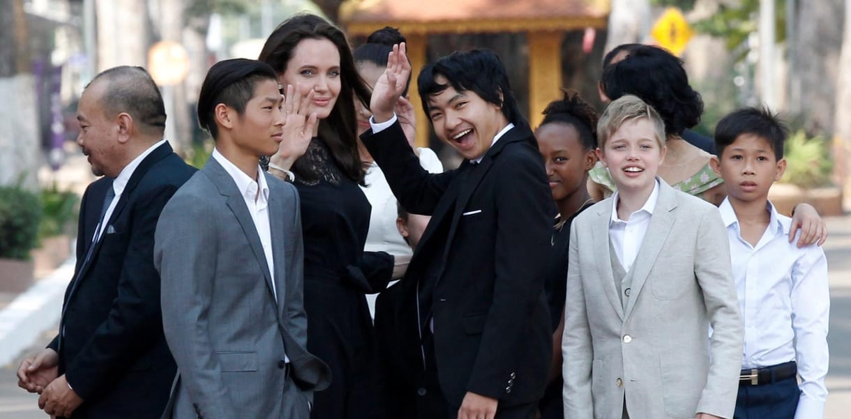 Látta már Angelina Jolie-t pókot falatozni? - videó