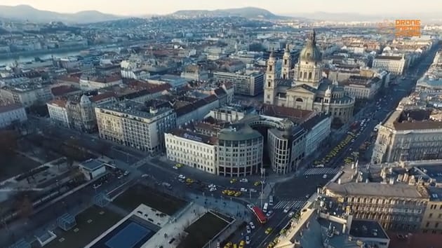 Drónvideón a Deák téri taxisblokád