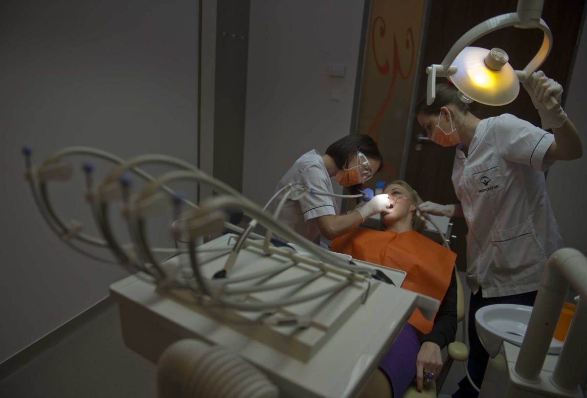 Az életmódunktól is függ a fogászati implantátumok élettartama