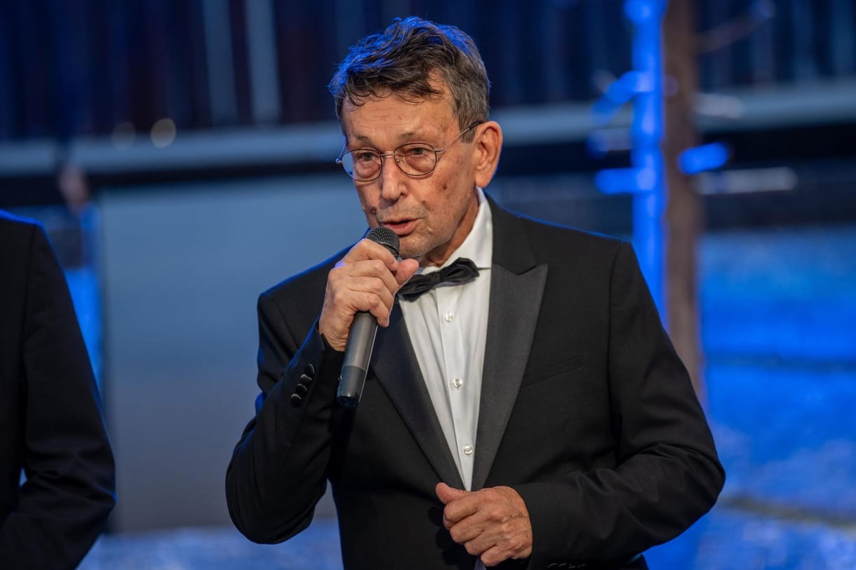A DK Kövér Lászlóval csörtézik a covidosokat leprásozó polgármester miatt