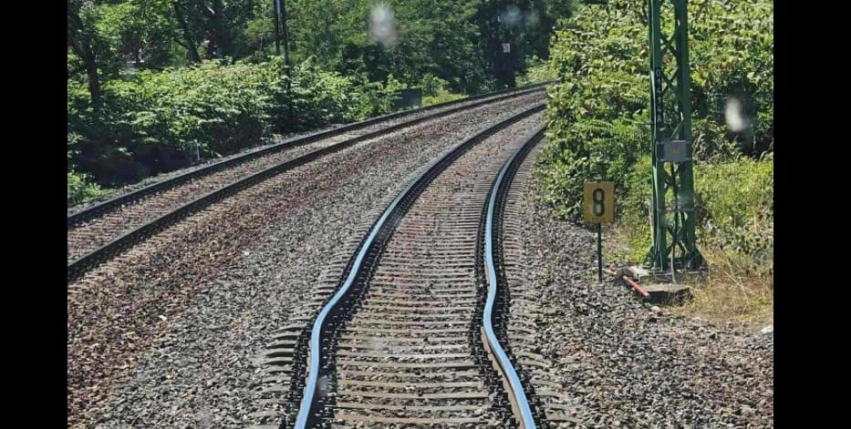 Meggörbültek a sínek a győri vonalon – Vitézy közzétette, miért állt le a közlekedés az egyik vágányon
