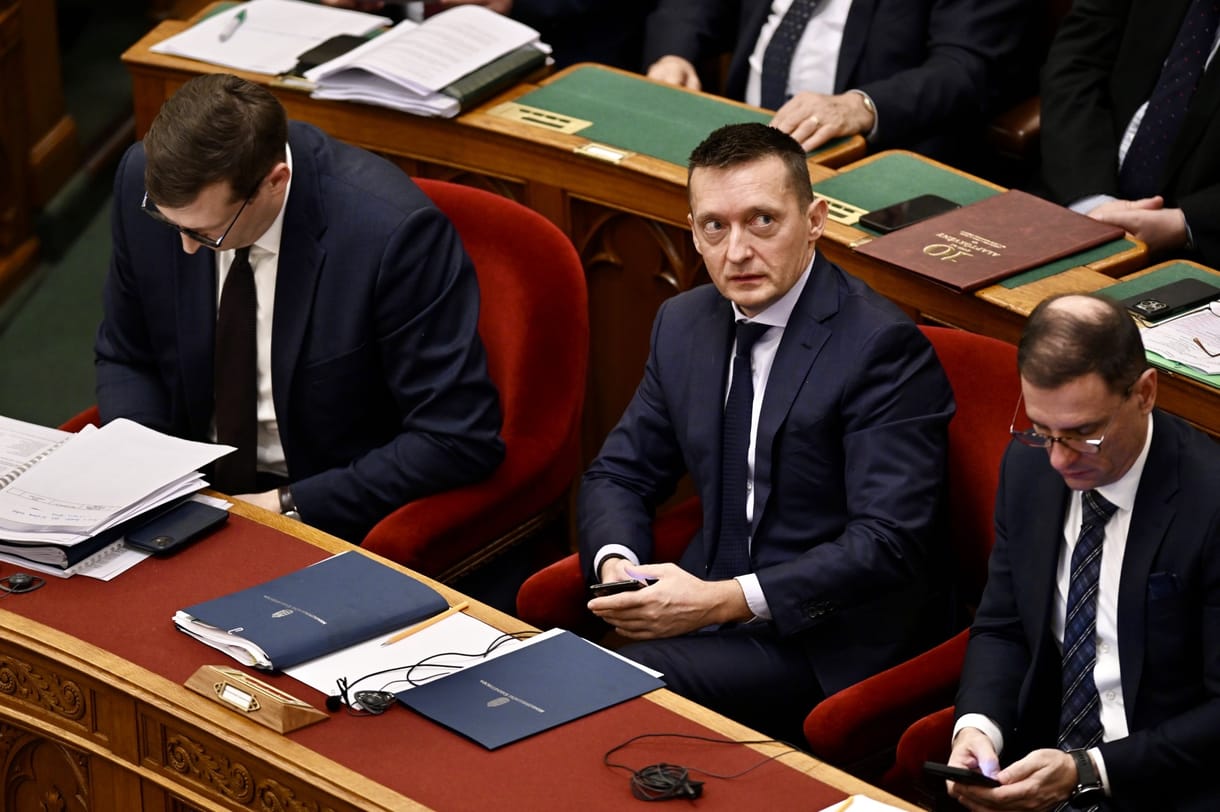 VSquare: Rogán utasítására, politikai okokból szívóznak az amerikai katonák rendszámával a magyar hatóságok