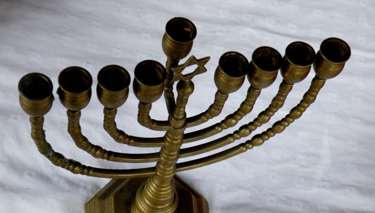 Meggyújtották az első hanukagyertyát a Nyugati téren