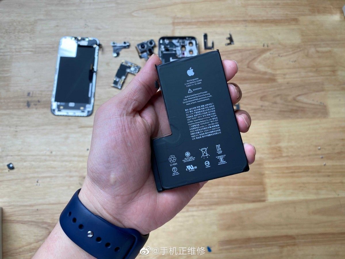 Szétszedték az eddigi legjobb iPhone-t – íme az akkuja