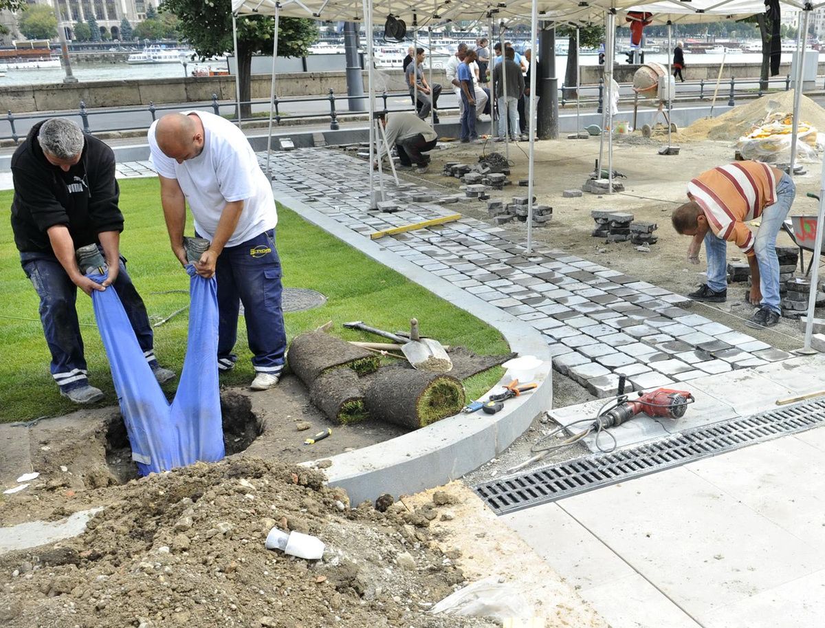 A fotóst vádolja a kormányhivatal a Várkert Bazárnál készült szenzációs kép ügyében
