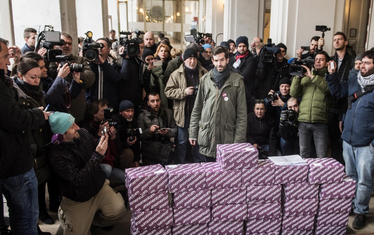 Meglett a Momentumnak a 150 ezer érvényes aláírás