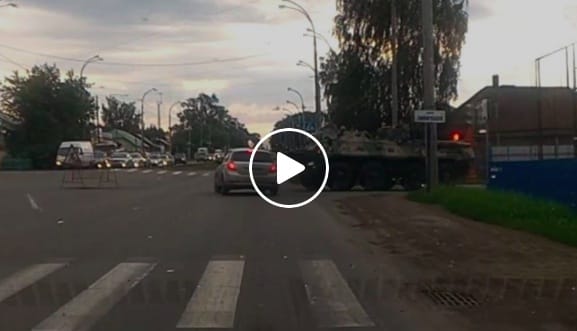 Ennél oroszosabb baleset nem történhetne közúton – videó
