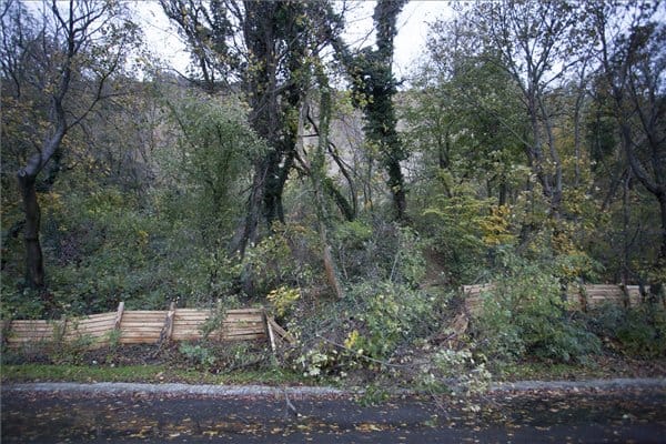 Megnyitották a 7-es utat, de jöhet újabb földcsuszamlás