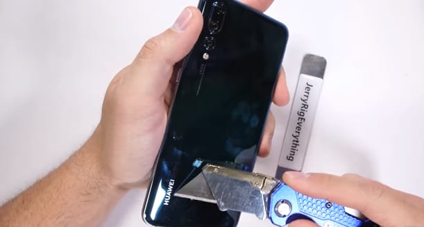 Az rendben van, hogy fantasztikusan fotóz, de hogyan bírja a gyűrődést a Huawei csodatelefonja?