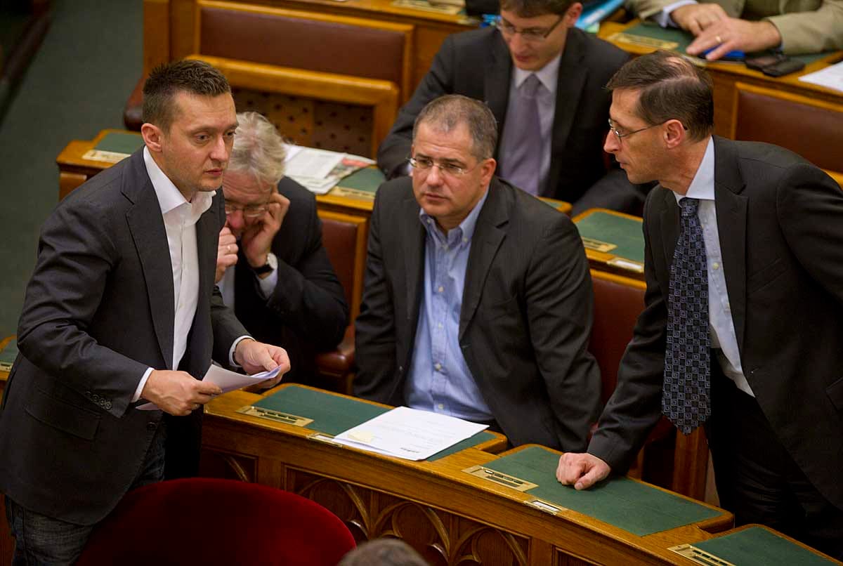 VG: könnyebb hitelfelvételt kér Kósa a településeknek