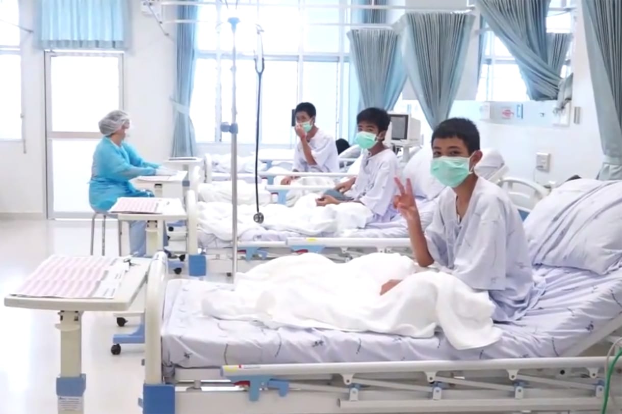 Pár nap múlva hazamehet a kórházból a thaiföldi gyerekcsapat