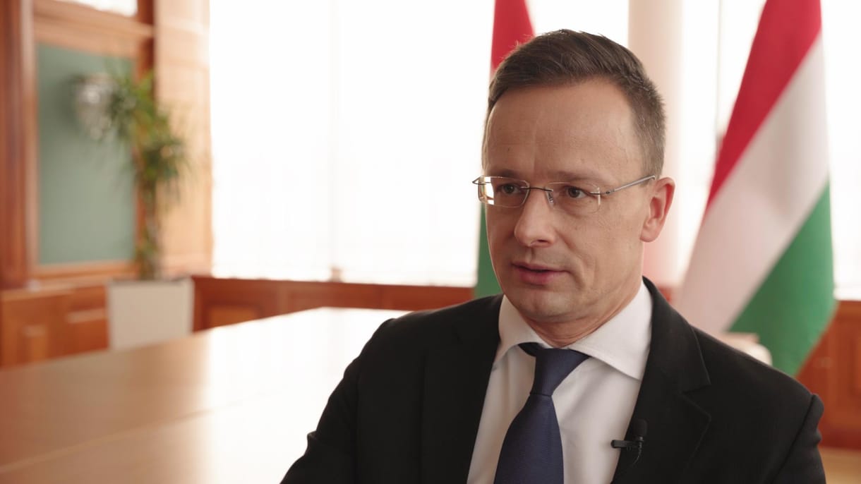 Nagyinterjú Élesben Szijjártó Péterrel: oltásjátszma, jachtozás, titkosszolgák és a Néppárt-balhé