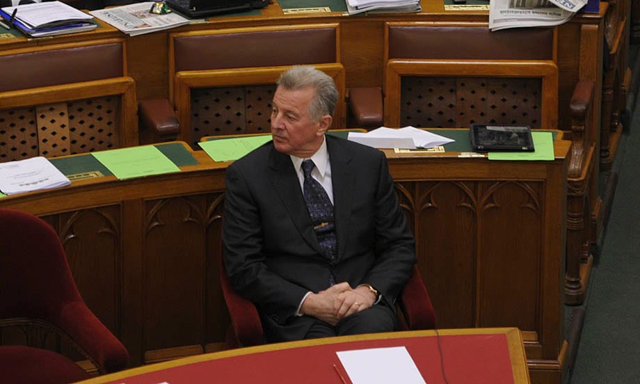 A Fideszben úgy látják, Schmitt helyzete tarthatatlan