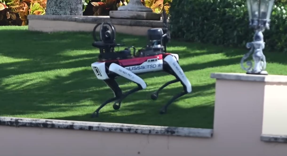 Videó: robotkutya vigyáz Donald Trumpra a floridai birtokán