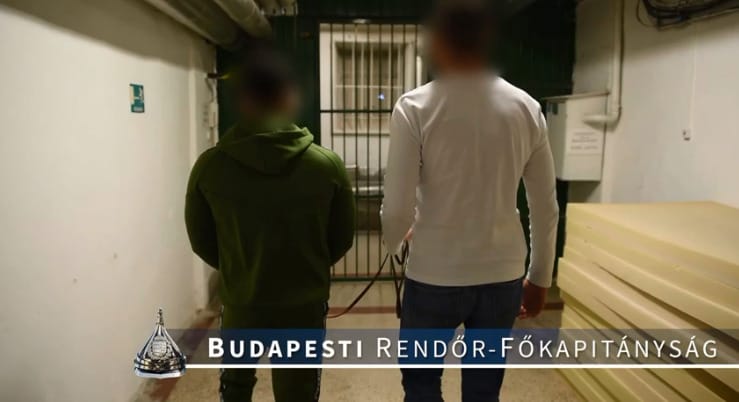 Eszméletlenre vert egy férfit az utcán, majd elmenekült