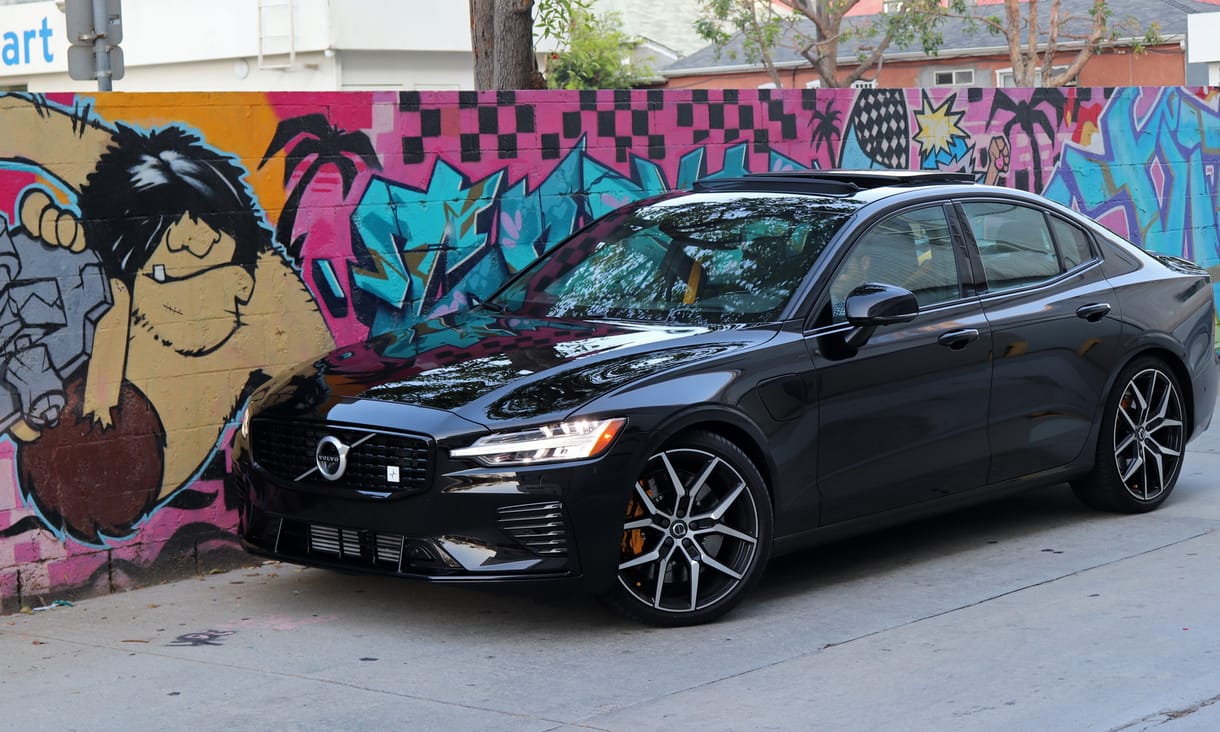 Volvo S60 menetpróba: vezettük a svédek 400+ lóerős hibrid szedánját