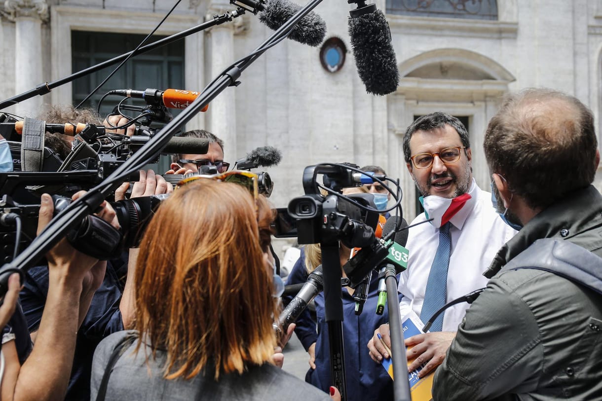 Orbán gratulált Salvininek, mert nem vették el a mentelmi jogát