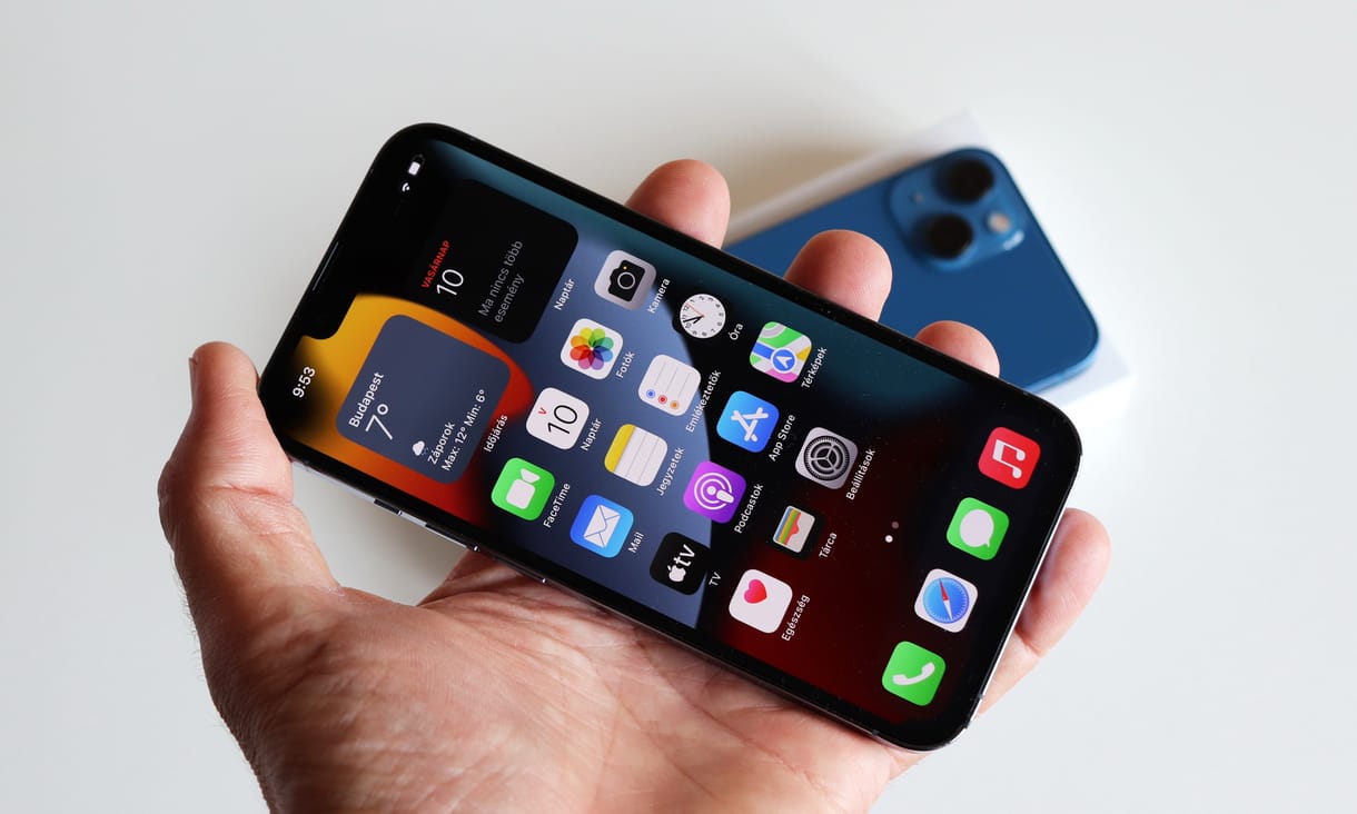 Vett 300 darab iPhone 13-at, a parkolóban már ki is rabolták