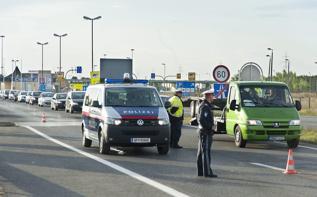 Tizenkét ponton ellenőrzik a határt az osztrákok