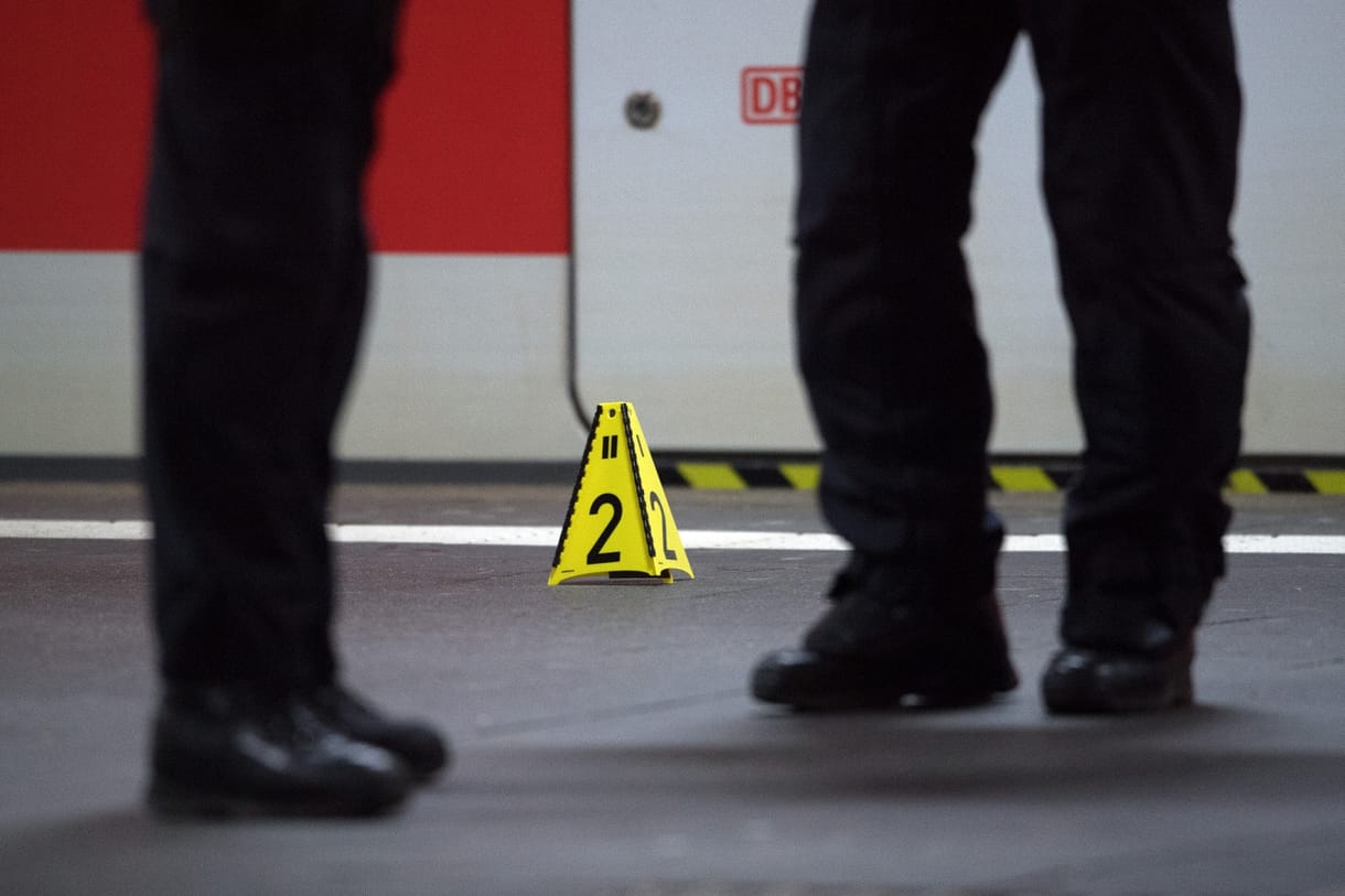 Azt remélte, a rendőrök agyonlövik, ha baltával emberekre támad