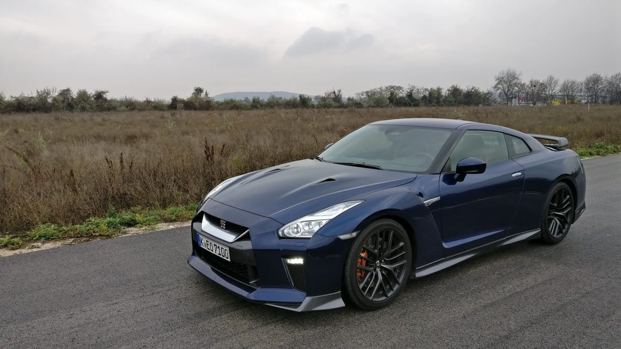 Nissan GT-R-teszt: a fejed alig marad a nyakadon
