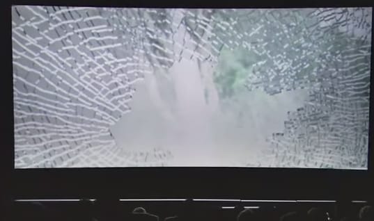 Döbbenetes videó: na ezért ne mobilozzon vezetés közben