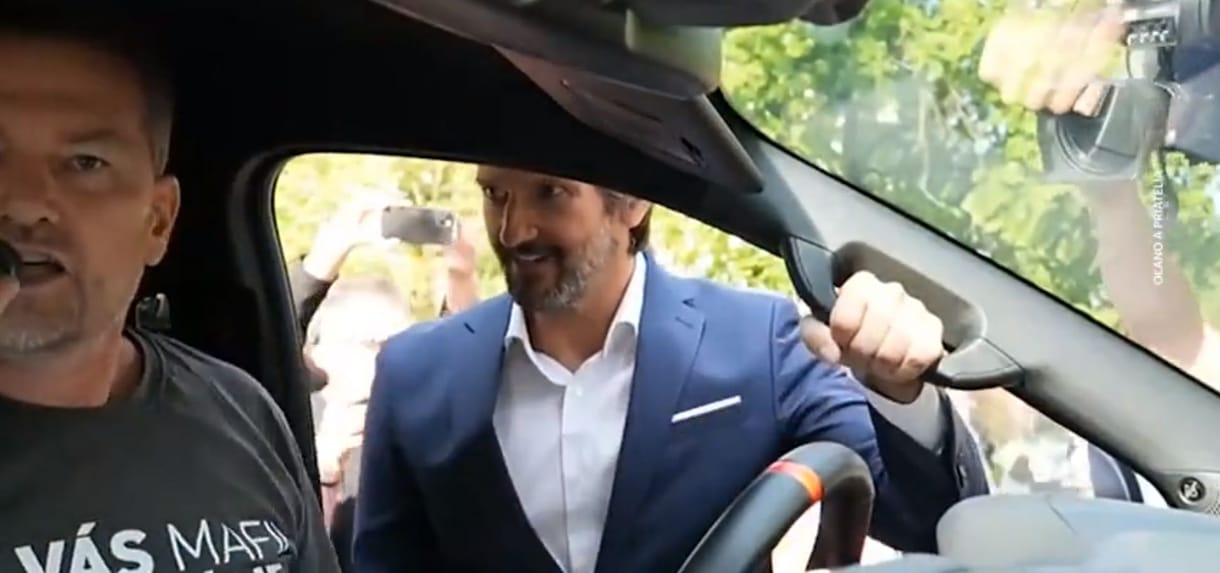Rendőrnek kellett szétválasztani a verekedő szlovák politikusokat + videó