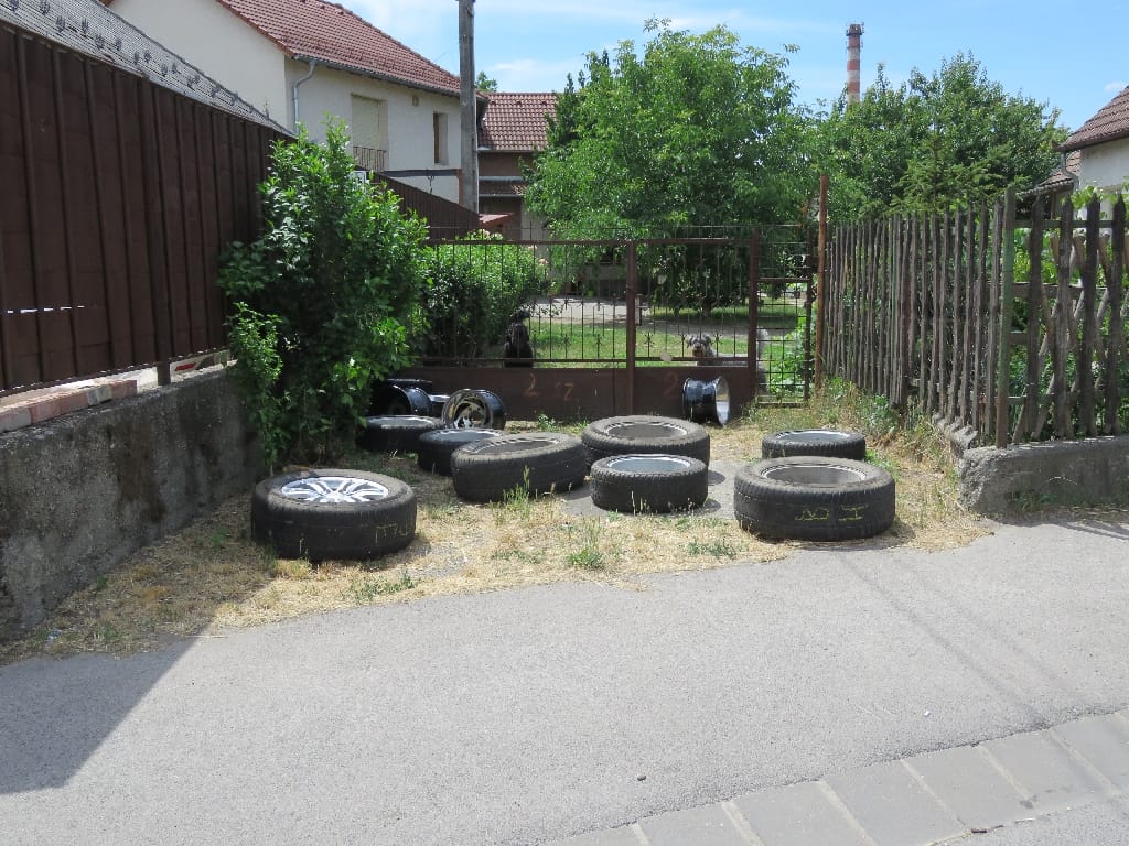Nadrágszíjjal 