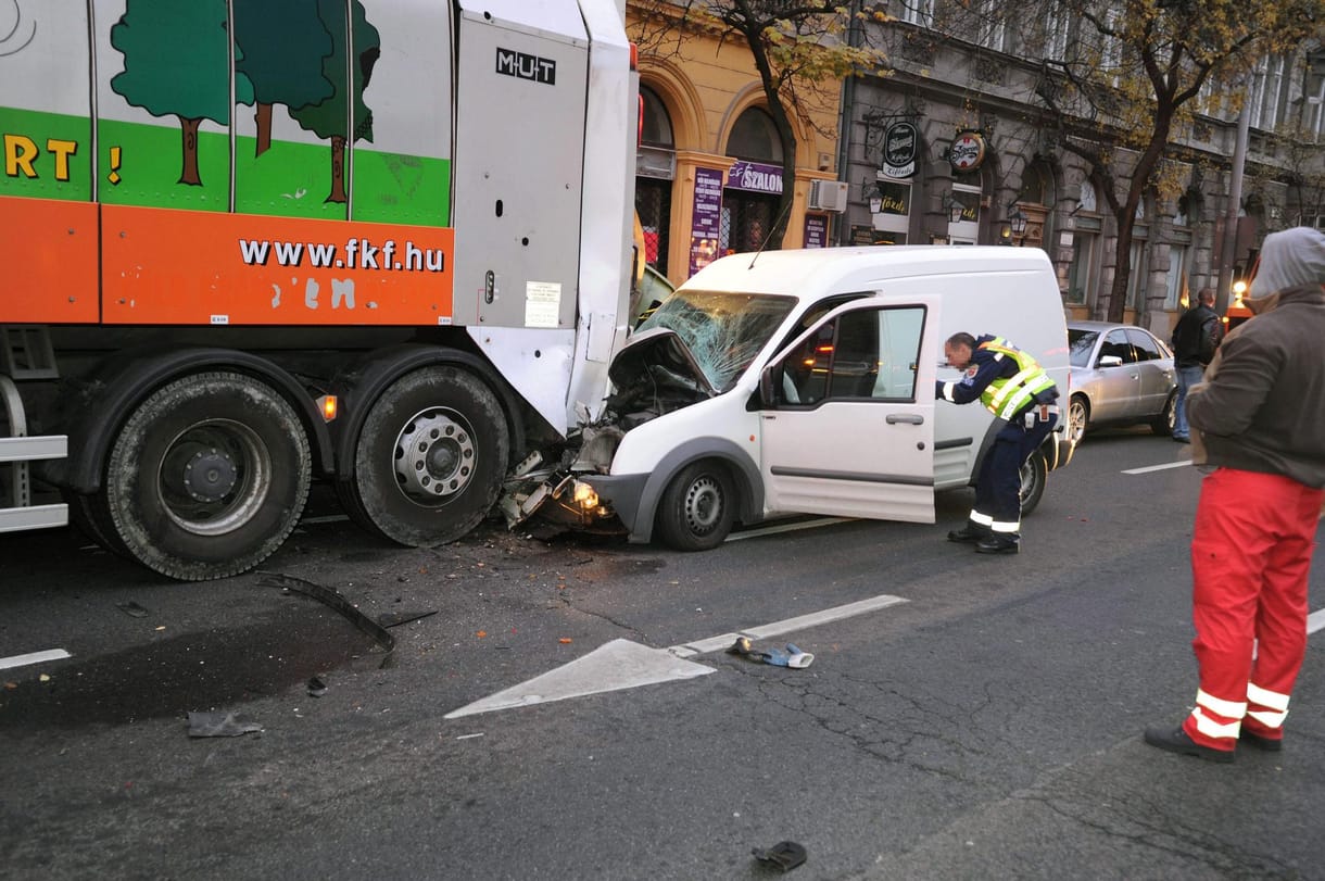 Életveszélyesen megsérült egy kukás