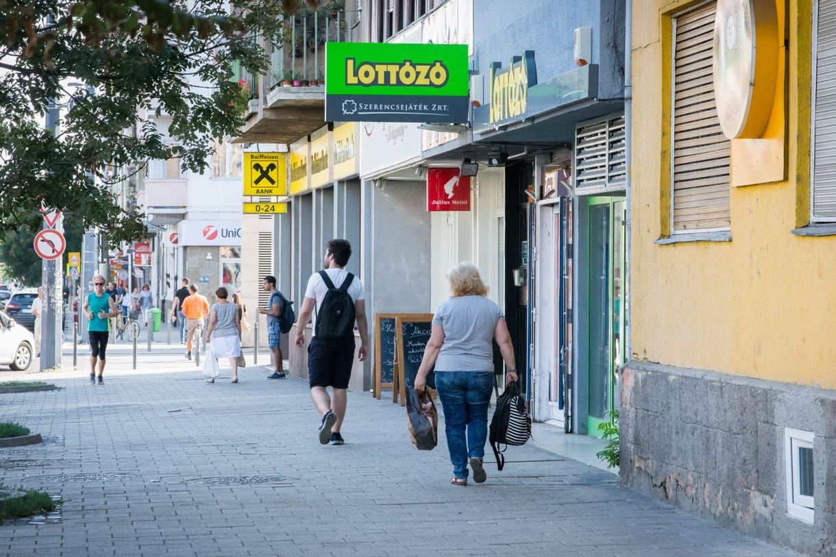 Elő a szelvényekkel, kihúzták a hatos lottó nyerőszámait!