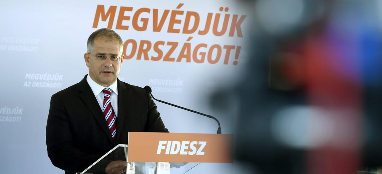 Kósa Lajos szerint a Momentum és a Párbeszéd a kamupárt