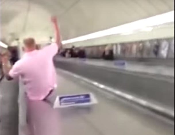 Ilyen fájdalmas lehet, ha valaki részegen szórakozik a metróban – videó