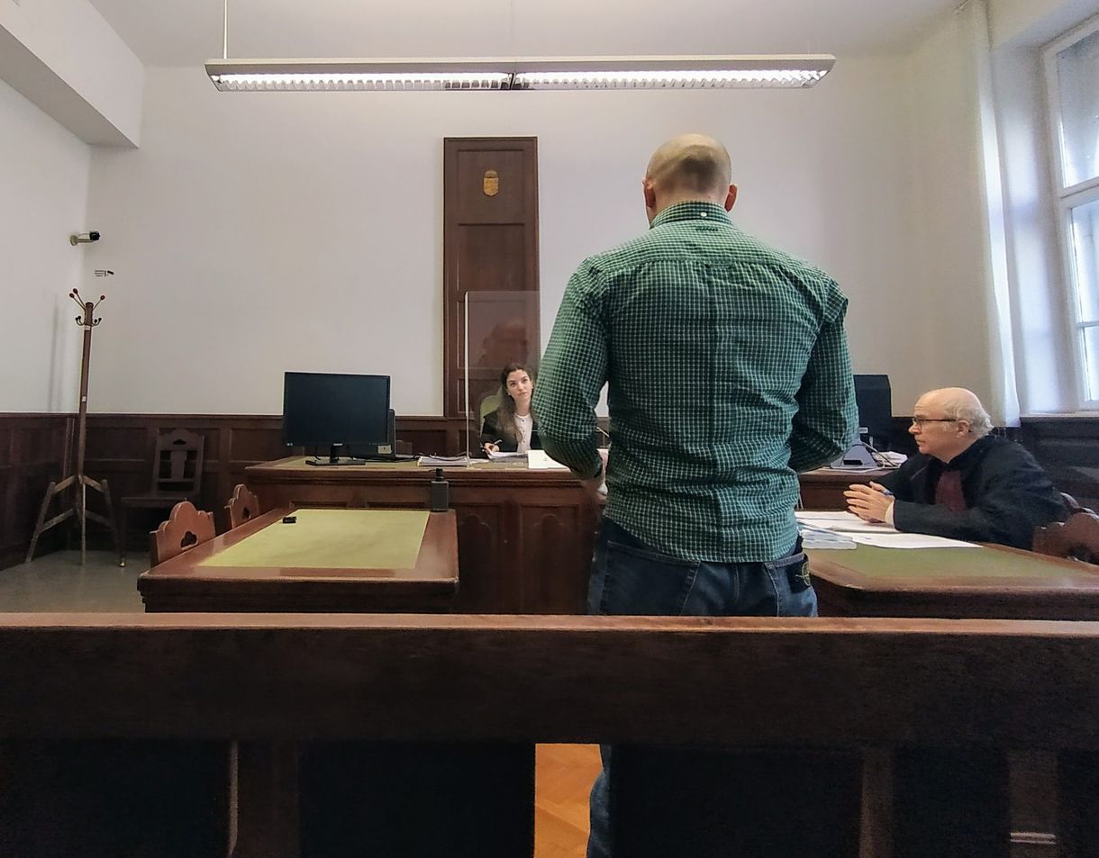 Első fokon felmentették a IX. kerületi szivárványszínű szobor ledöntőit