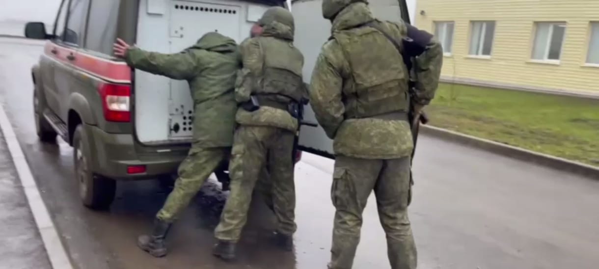 Videó terjed arról, hogy parancsmegtagadásért letartóztatnak két orosz katonát