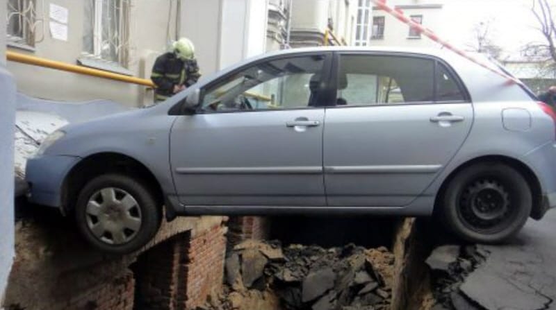 Fotó: ha van az autóknak védőszentje, az valahogy így dolgozik